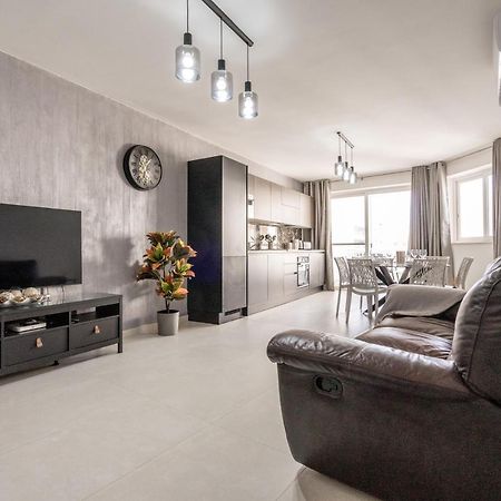 Brand New 3Br Apartment Close To All Amenities خليج سانت بول المظهر الخارجي الصورة