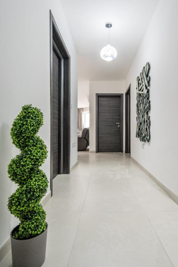 Brand New 3Br Apartment Close To All Amenities خليج سانت بول المظهر الخارجي الصورة